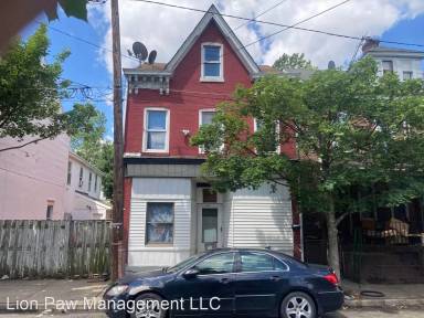 Main picture of 653 Beatty St