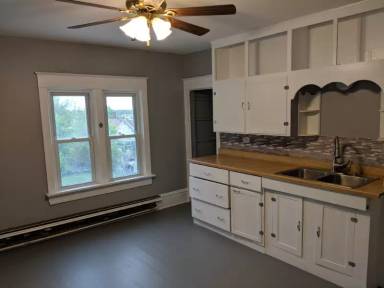 Main picture of 422 Lawson Ave W