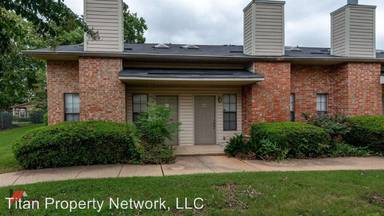 Main picture of Carriage Quarters Condominiums