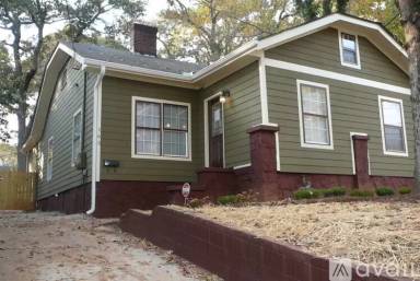 Main picture of 163 Moreland Ave SE