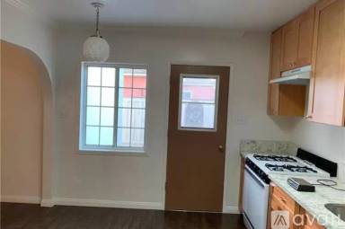 Main picture of 5545 Kent Ave