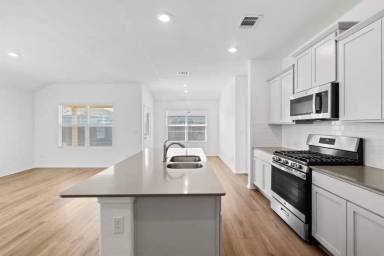 Main picture of 215 Silver Springs Bnd