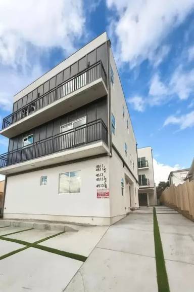 Main picture of 4511 Rosewood Ave