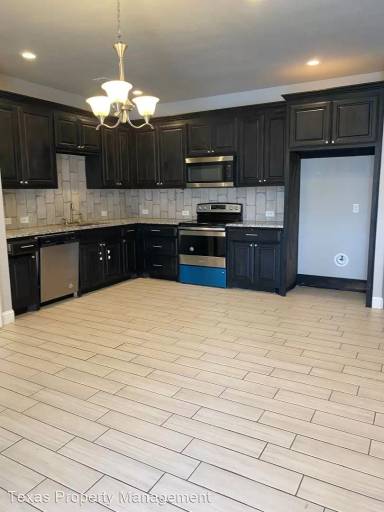 Main picture of 301 E Willingham St