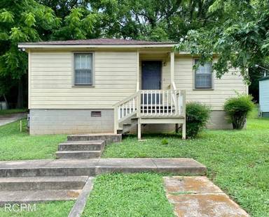 Main picture of 202 Richmond Dr NW