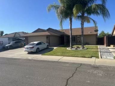 Main picture of 1761 Bay Ct