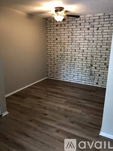 Main picture of 725 W Main St