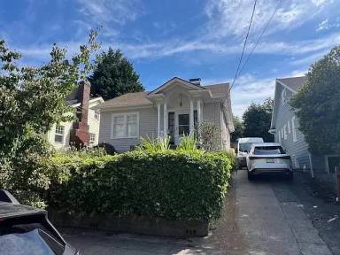 Main picture of 2158 Dexter Ave N
