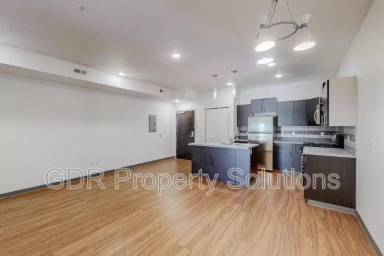Main picture of 950 4th St NW