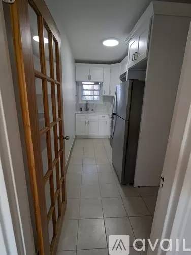 Main picture of 13 Dexter St
