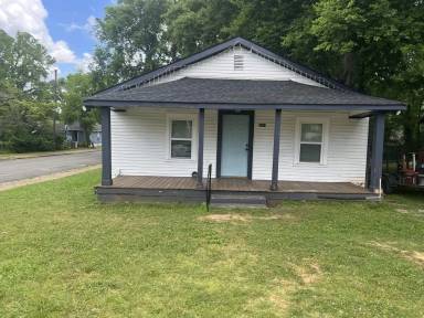 Main picture of 2804 Battle Dr NW