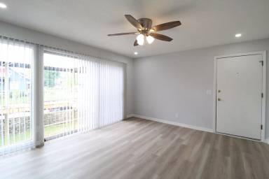 Main picture of 4443 Jefferson St