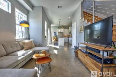 Main picture of 6505 Porter St
