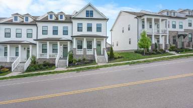 Main picture of 2111 Oakwood Ave