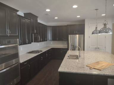 Main picture of 906 Acorn Way