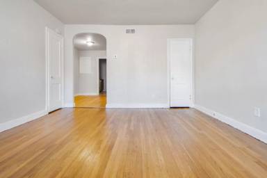 Main picture of 1218 18th Pl NE