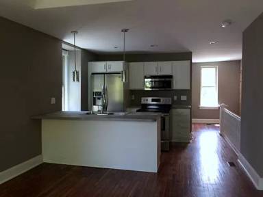 Main picture of 2044 Green St
