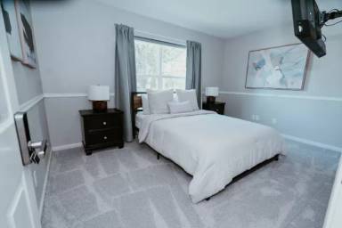 Main picture of 5860 Newhall Dr