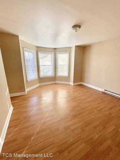 Main picture of 5747 Chestnut St