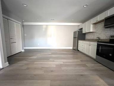 Main picture of 5239 W Jefferson St