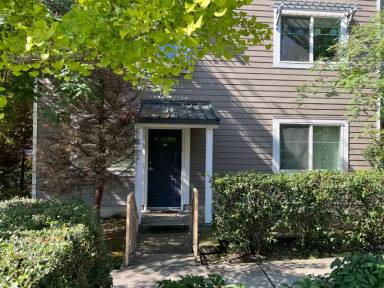 Main picture of 1220 E Columbia St