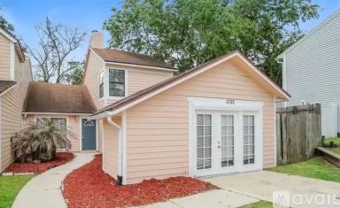 Main picture of 11312 Trotting Horse Ln S