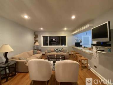 Main picture of 6816 N Ridge Blvd