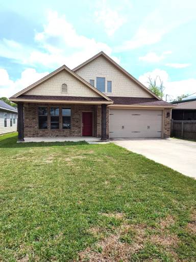 Main picture of 215 Chicago Ave