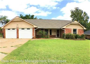 Main picture of 912 Pine Oak Dr