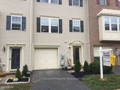 Main picture of 744 Olive Wood Ln