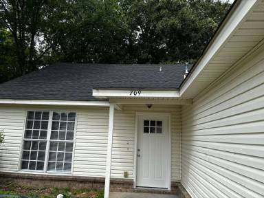 Main picture of 709 Crescent Cv