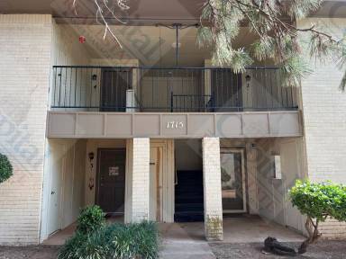 Main picture of 1715 E Lindsey St