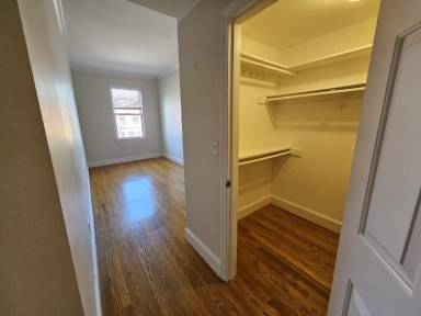 Main picture of 180 Marlborough St