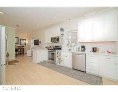 Main picture of 111 Maverick St