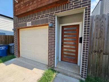 Main picture of 2226 Dyson St