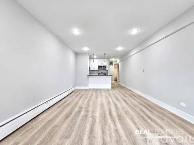 Main picture of 555 W Stratford Pl