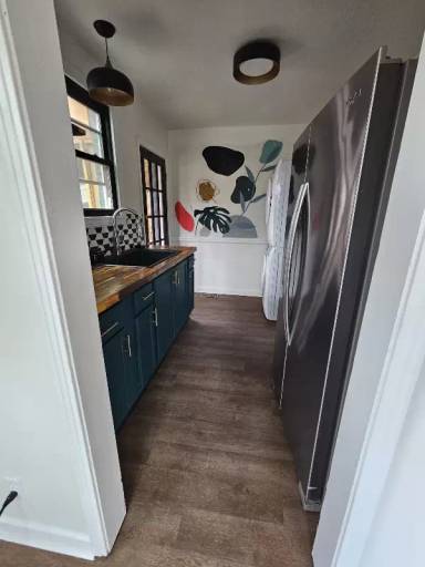Main picture of 933 Riverside Dr