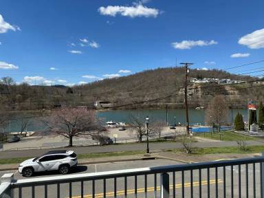 Main picture of 392 Frontier Ave