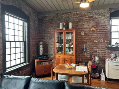 Main picture of 926 Commerce St