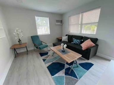 Main picture of 1902 Dewey St