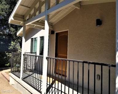Main picture of 2747 1/2 Visscher Pl