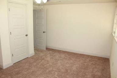 Main picture of 190 N Poplar St