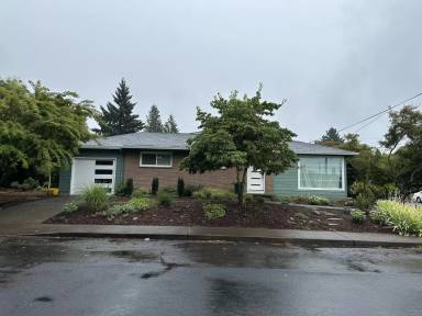 Main picture of 2304 NE Emerson St