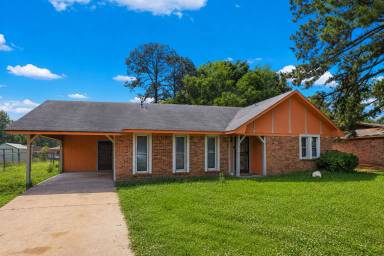 Main picture of 6513 Abraham Lincoln Dr