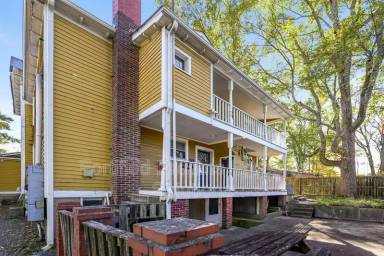 Main picture of 400 S Spring St