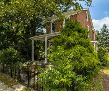 Main picture of 311 W Broad St