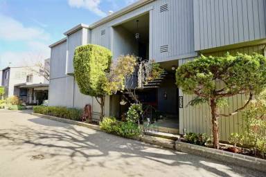 Main picture of 575 Larkspur Plaza Dr