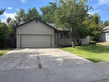 Main picture of 944 NE Lena Pl