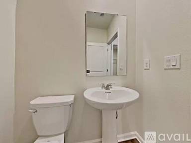 Main picture of 2221 SE 19th Ave