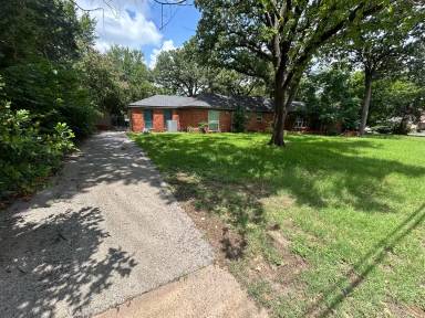 Main picture of 1319 Brookhurst St